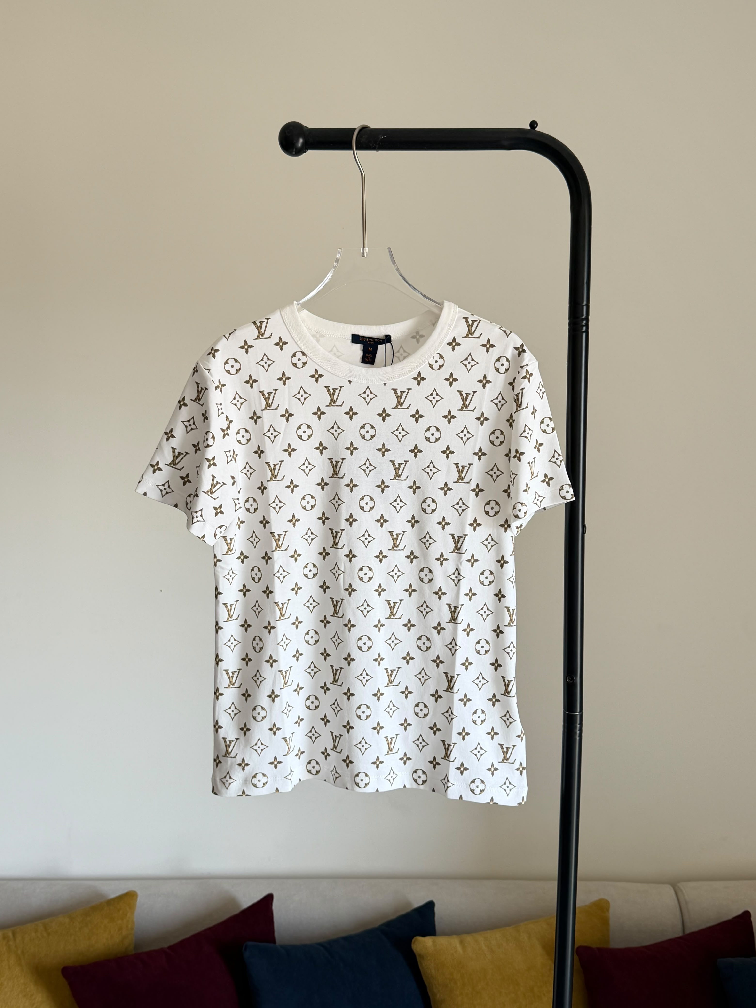 Lv clothes